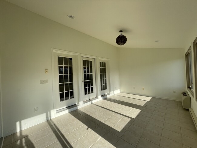 Sun Room / All Season Room - 2084 Deer Run Dr