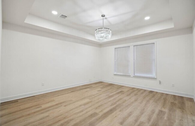 Building Photo - 5847 Southington St