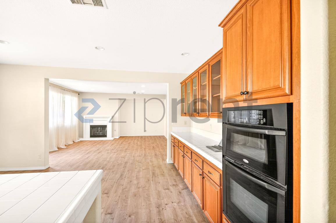 Building Photo - 3715 Hedge Ln