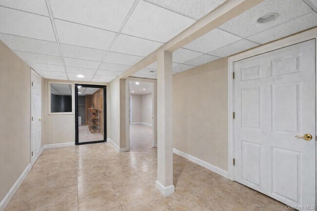 Building Photo - 38 Arista Dr