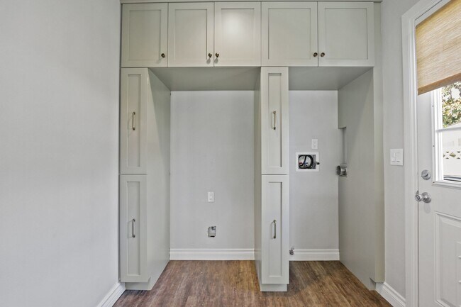 Building Photo - Lovely La Mirada Home