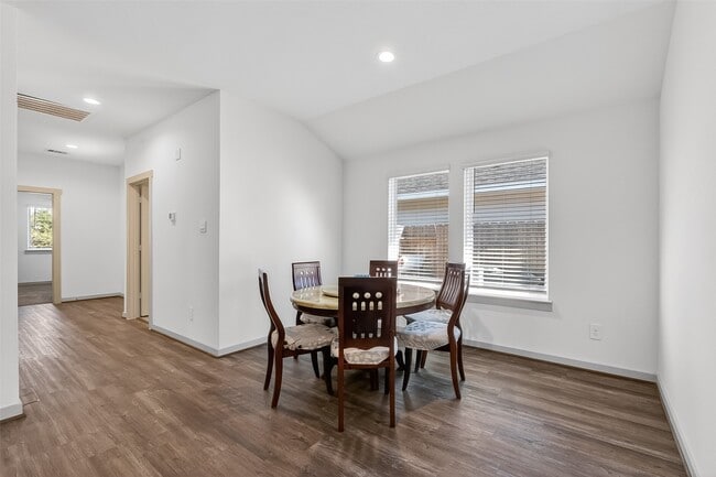 Building Photo - 2920 Stamford Hl Ln