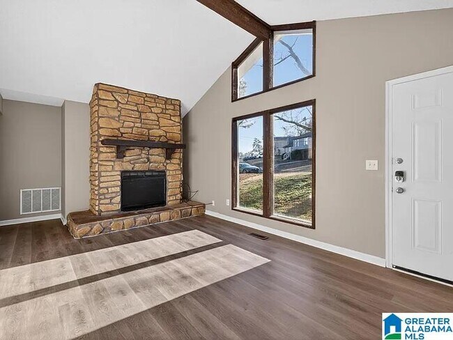 Building Photo - 3031 Apple Valley Ln