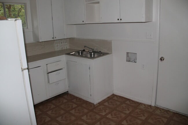 Building Photo - $1295. Simple small house. Great value for...