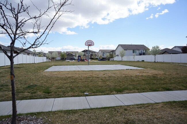 Building Photo - 944 Longleaf Dr