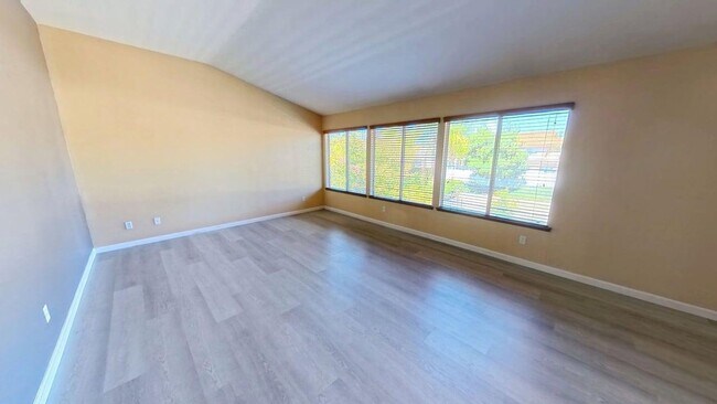 Building Photo - 37978 Spur Dr