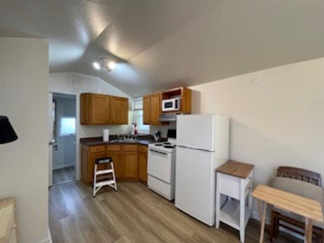 Building Photo - Tiny House on South Walnut Street