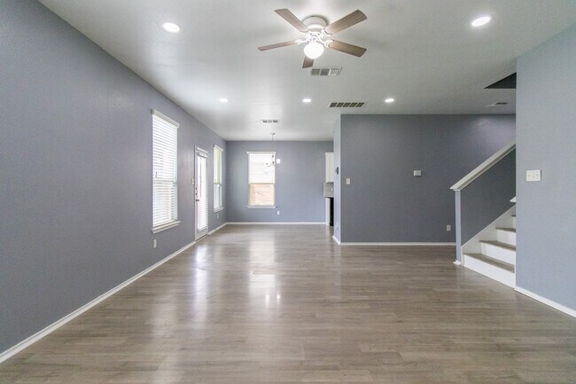 Building Photo - 6505 Clear Brook Dr