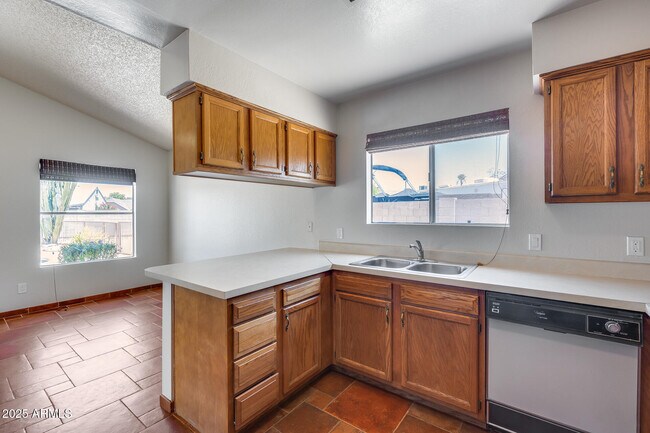 Building Photo - 12512 N 85th Ln