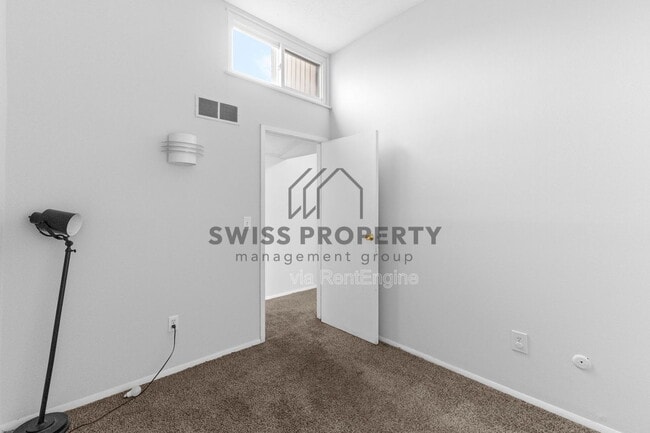 Building Photo - 5 King Arthur Ct