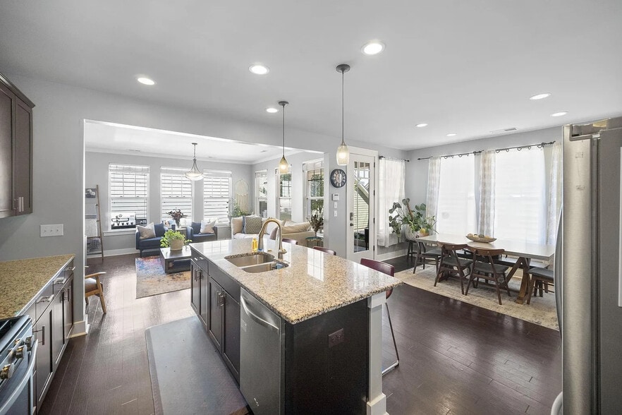 Building Photo - Room in House on Double Oaks Rd