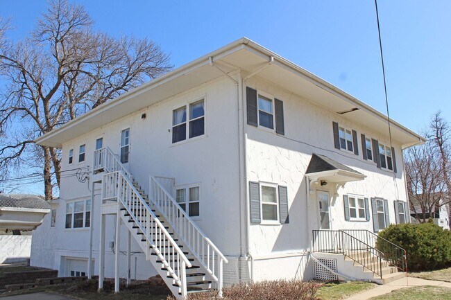 Building Photo - 600 E 21st St