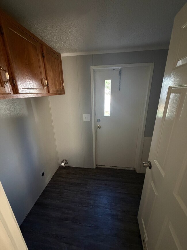 Building Photo - 141 Fox Meadow Dr