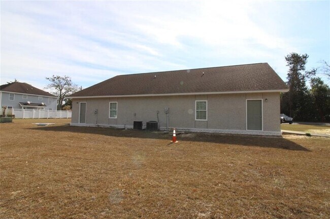 Building Photo - 326 S 5th St