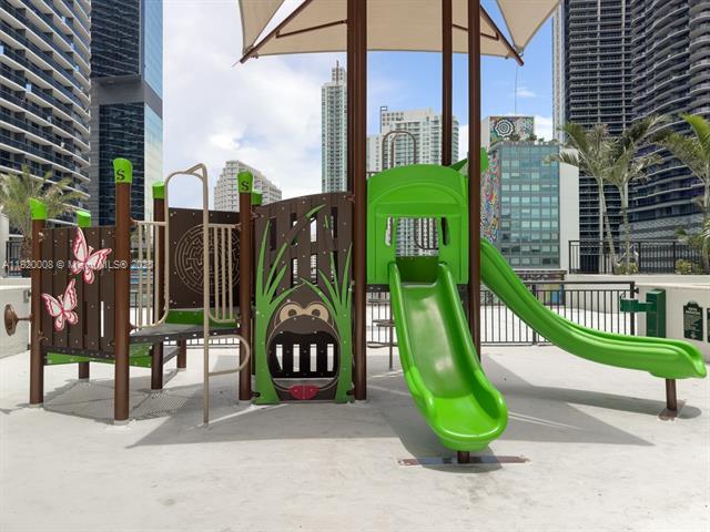 Building Photo - 999 SW 1st Ave