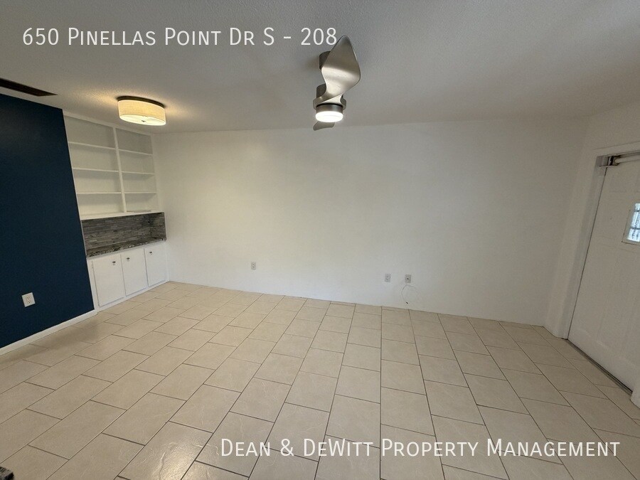 Building Photo - 1 Bed/1 Bath - Unit 208