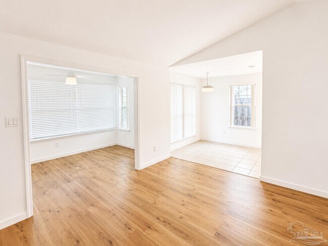 Building Photo - 315 Mirabelle Dr