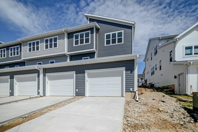 Building Photo - 4873 Lacy Rd