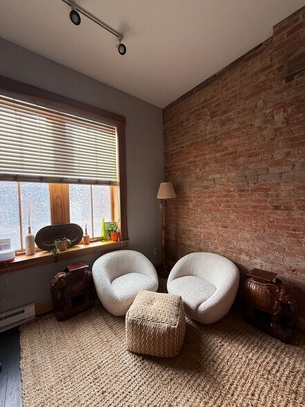 Building Photo - 26 E McMicken Ave