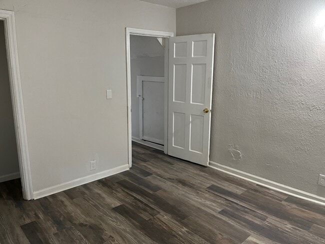 Building Photo - 635 N Moore Rd