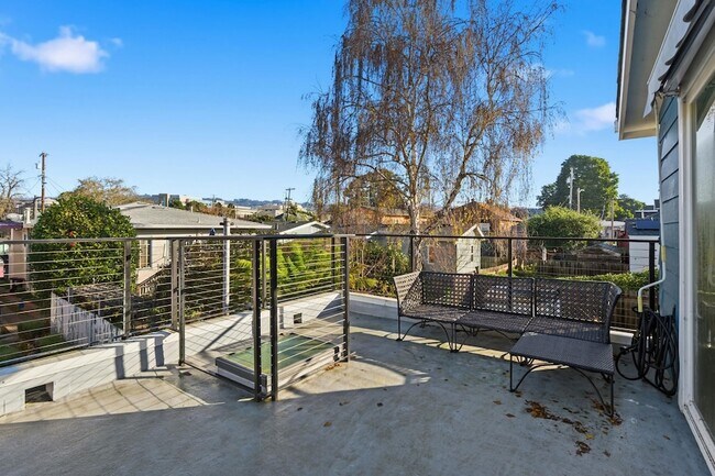 Building Photo - 820 46th St