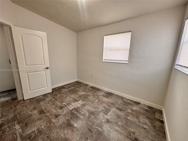 Building Photo - 3501 SW 41st St