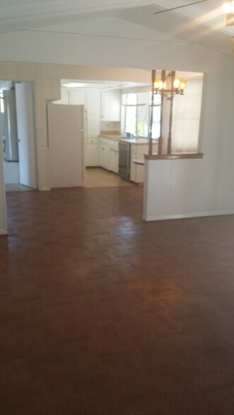 Building Photo - 2200 Cleopatra Pl NE