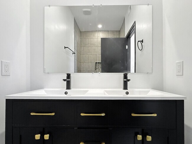 Building Photo - 2325 Reisterstown Rd