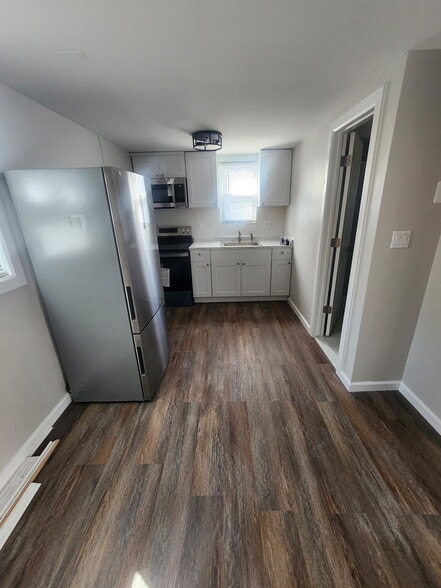 Primary Photo - 82 Seaside Ave