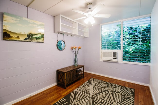 Building Photo - 3810 Leahi Ave