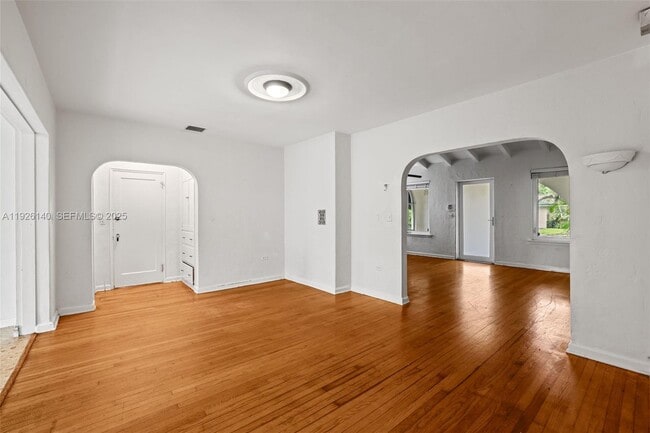 Building Photo - 410 Minorca Ave