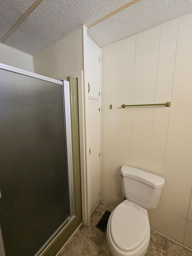 Building Photo - CUTE 2 Bed/2 Bath Mobile on 2 lots in Cent...