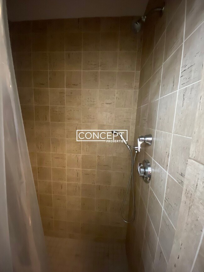 Building Photo - 10 Selkirk Rd