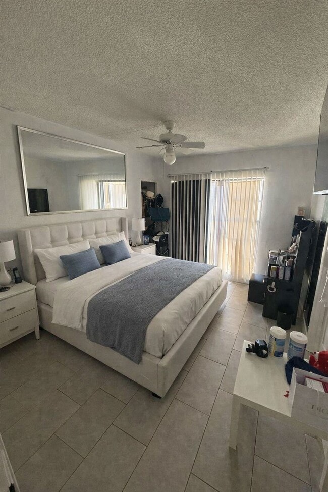 Building Photo - 1220 71st St