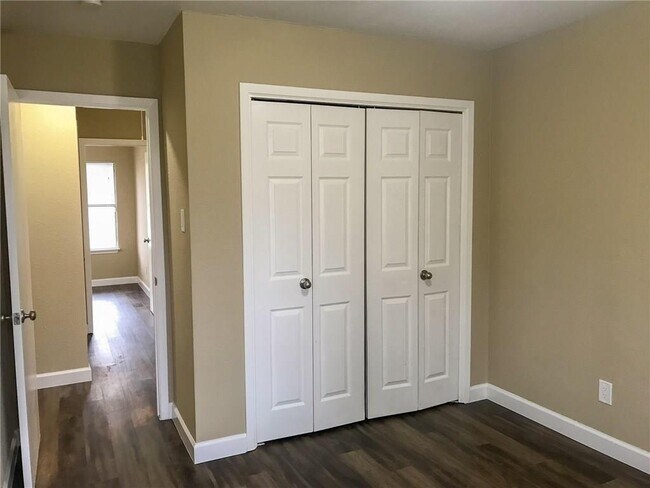 Building Photo - 10511 Robinwood Cir