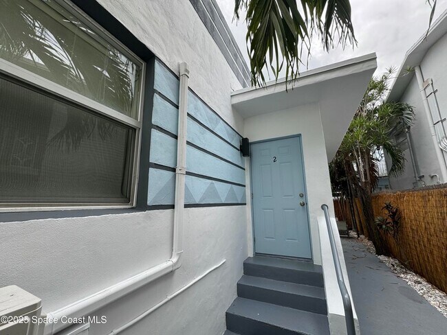 Building Photo - 726 8th St