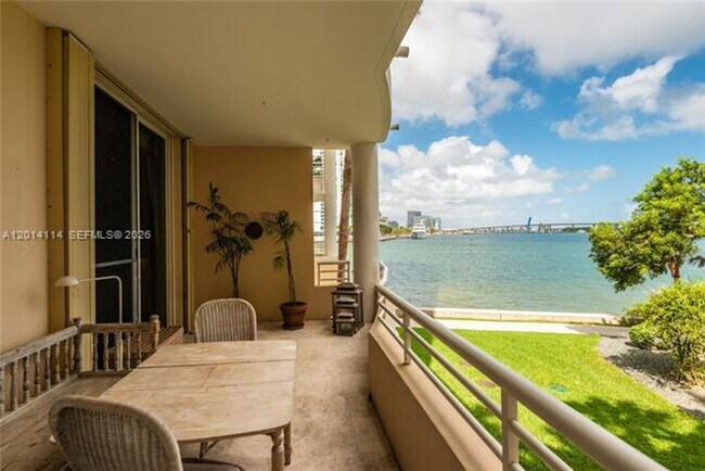 Building Photo - 888 Brickell Key Dr