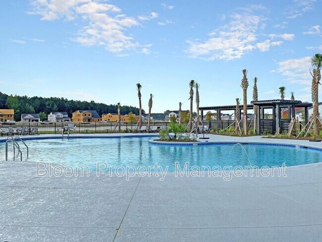 Building Photo - 450 Carrara Dr