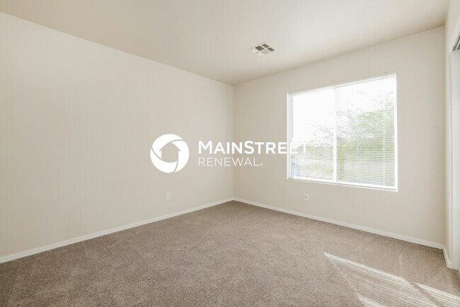 Building Photo - 4 Bedroom Pet-Friendly Home in TUCSON, AZ with Main Street Renewal