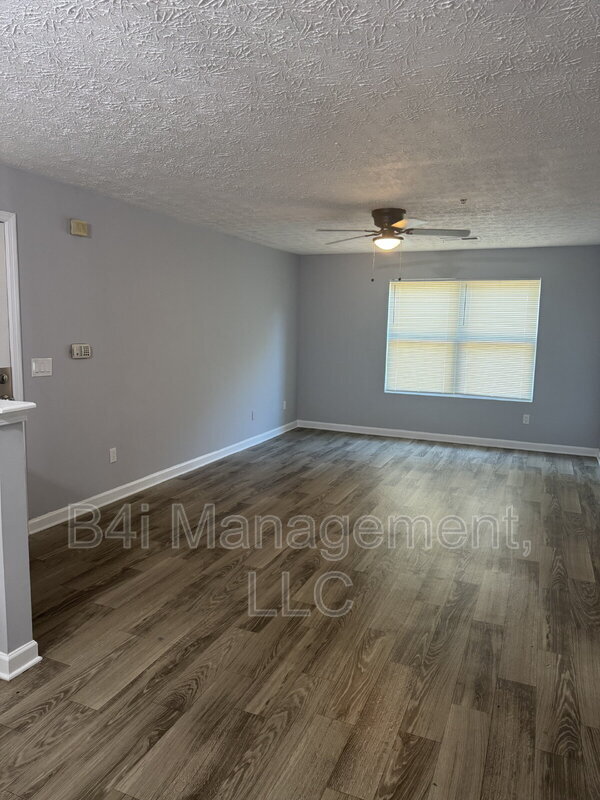 Building Photo - 209 Banks St