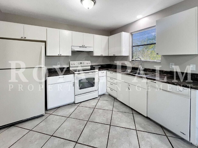 Building Photo - 2/1 Rental with W/D Hookups—Roses are Red, Lawns are Green, a Fenced Yard? That’s a Pet Lover’s D...