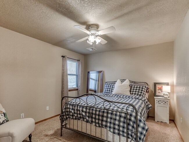 Building Photo - Fully Furnished Short Term Rental
