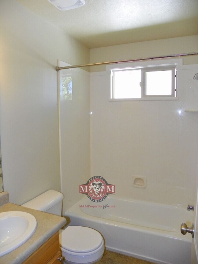 Building Photo - 3 Bed 2 Bath Home in a Quiet Herriman Neighborhood.