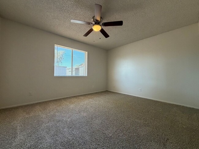 Building Photo - 3Bed 1 Bath Peoria House