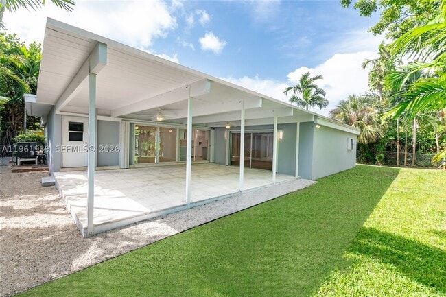 Building Photo - 310 Harbor Dr