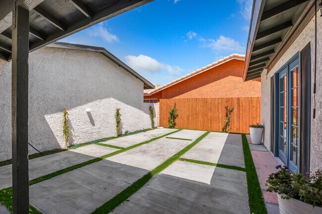 Building Photo - 53110 Avenida Ramirez