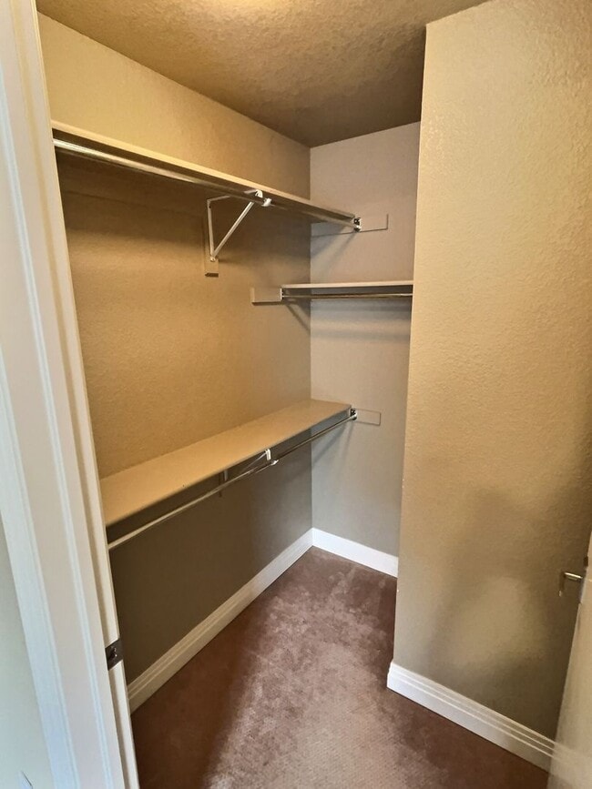 Building Photo - 1 Bedroom Apartment Available In The Heart Of Jefferson Park!