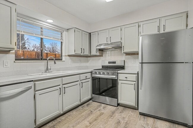 Building Photo - Renovated Duplex Available in Arvada!