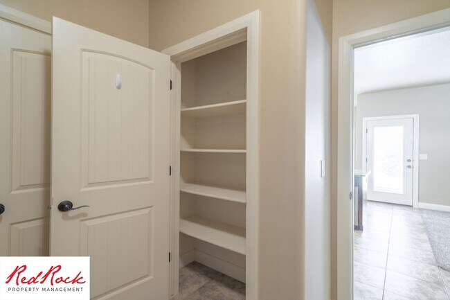 Building Photo - Modern 4 Bedroom Townhome Near Pools, Parks & Pickleball!