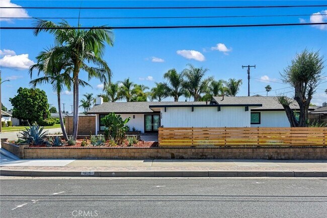 Building Photo - 629 S Yorba St